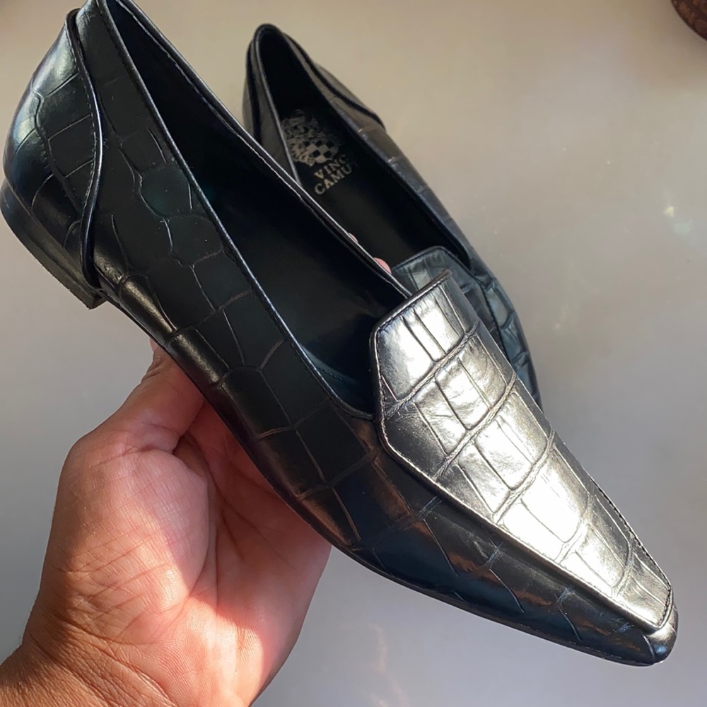 ❤️... Vince Camuto Flat
